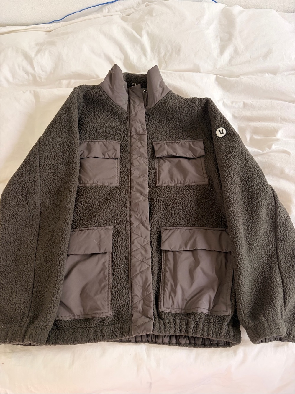 Vuori Women’s  Lightweight Sherpa Jacket in Dark Gray